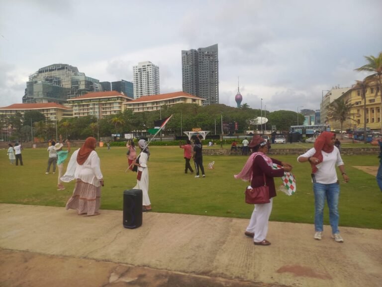 ගාසා ජනතාවගේ නිදහස උදෙසා ලාංකිකයෝ ගාලුමුවදොර සරැගල් ගුවනට මුදාහරි..